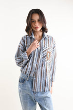Carica l'immagine nel visualizzatore di Gallery, Camicia a righe con tasca decorativa