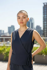 Carica l'immagine nel visualizzatore di Gallery, Gilet con chiusura a laccio