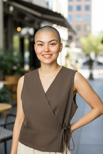 Carica l'immagine nel visualizzatore di Gallery, Gilet con chiusura a laccio