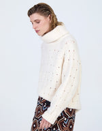 Load image into Gallery viewer, Maglione con trama lavorata a maglia