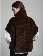 Load image into Gallery viewer, Gilet in materiale sintetico con stampa geometrica