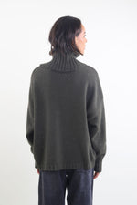 Load image into Gallery viewer, Maglione con collo alto a coste