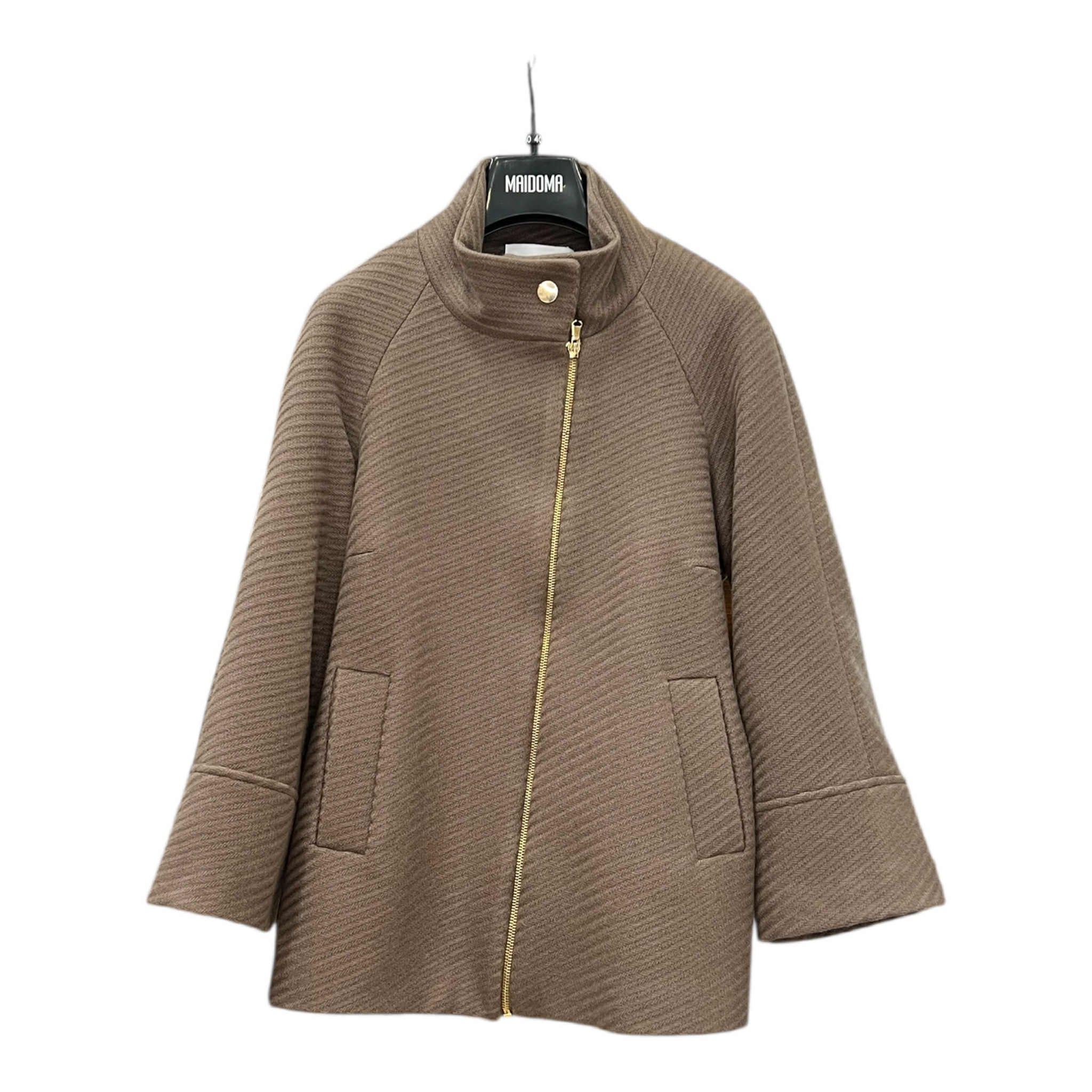 Cappotto con bavero alto