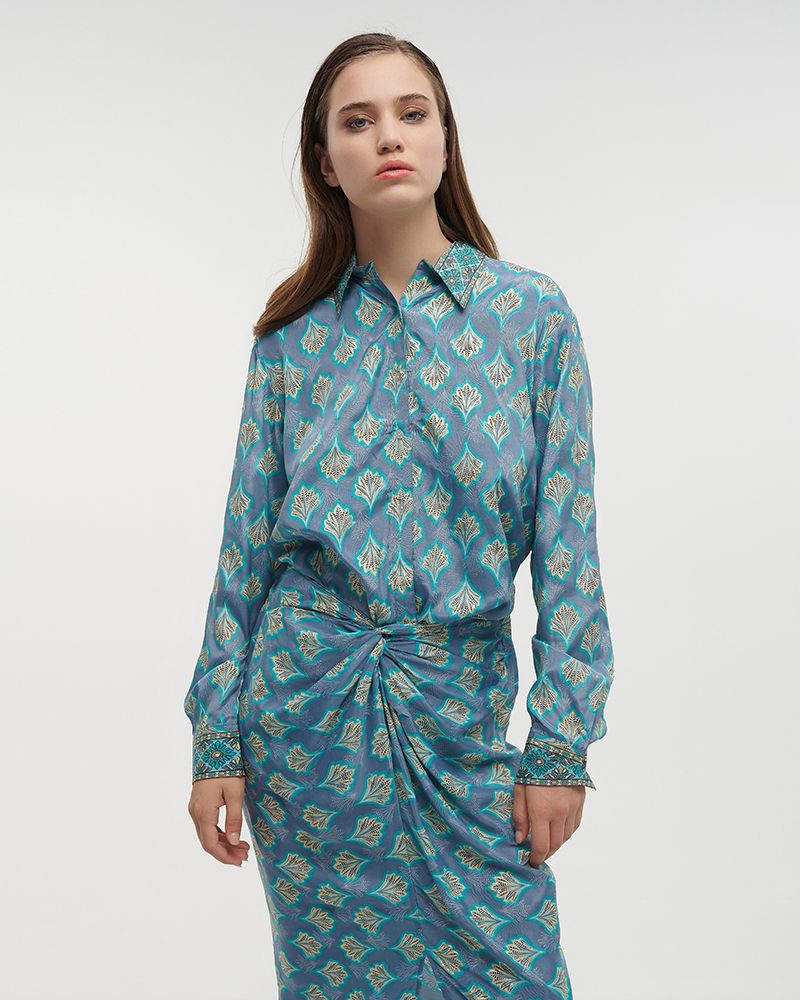 Camicia con cravatta stampata