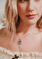 Load image into Gallery viewer, Collana Gatto di Alice “Siamo tutti matti!”
