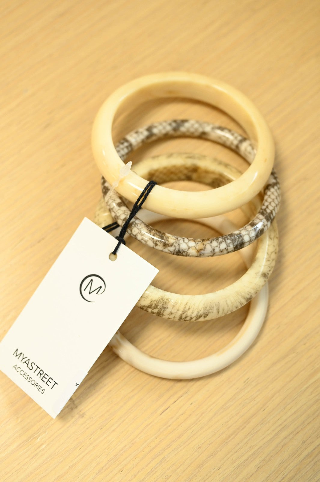 Bracciali a set rigidi