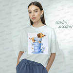 Load image into Gallery viewer, T-shirt donna bassotto su tazzine
