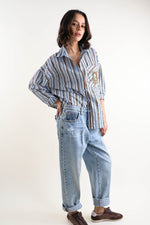Carica l'immagine nel visualizzatore di Gallery, Camicia a righe con tasca decorativa
