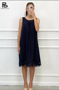 Abito smanicato con pizzo