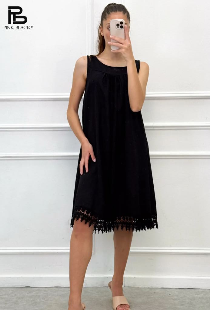 Abito smanicato con pizzo