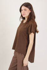 Carica l&#39;immagine nel visualizzatore di Gallery, T-Shirt in  cotone asimmetrica
