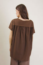Carica l&#39;immagine nel visualizzatore di Gallery, T-Shirt in  cotone asimmetrica
