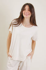 Carica l&#39;immagine nel visualizzatore di Gallery, T-Shirt in  cotone asimmetrica
