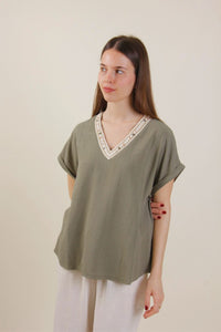 Blusa di lino scollo a V