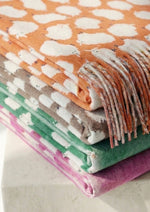 Load image into Gallery viewer, Pashmina reversibile con motivo a pecora

