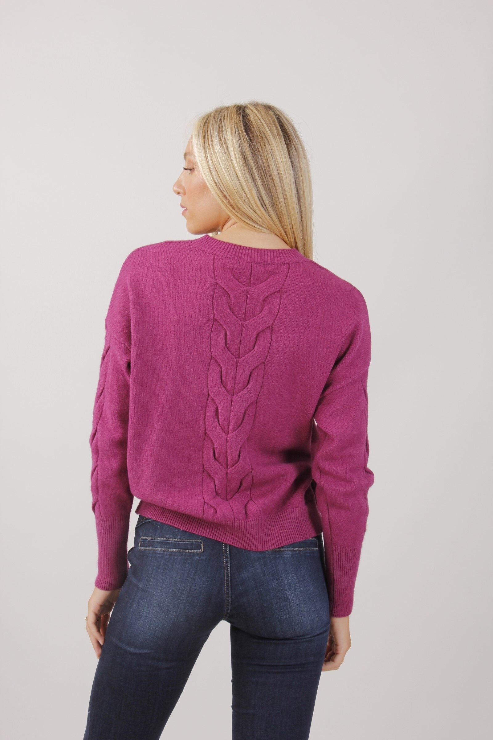 Maglione a treccia frontale