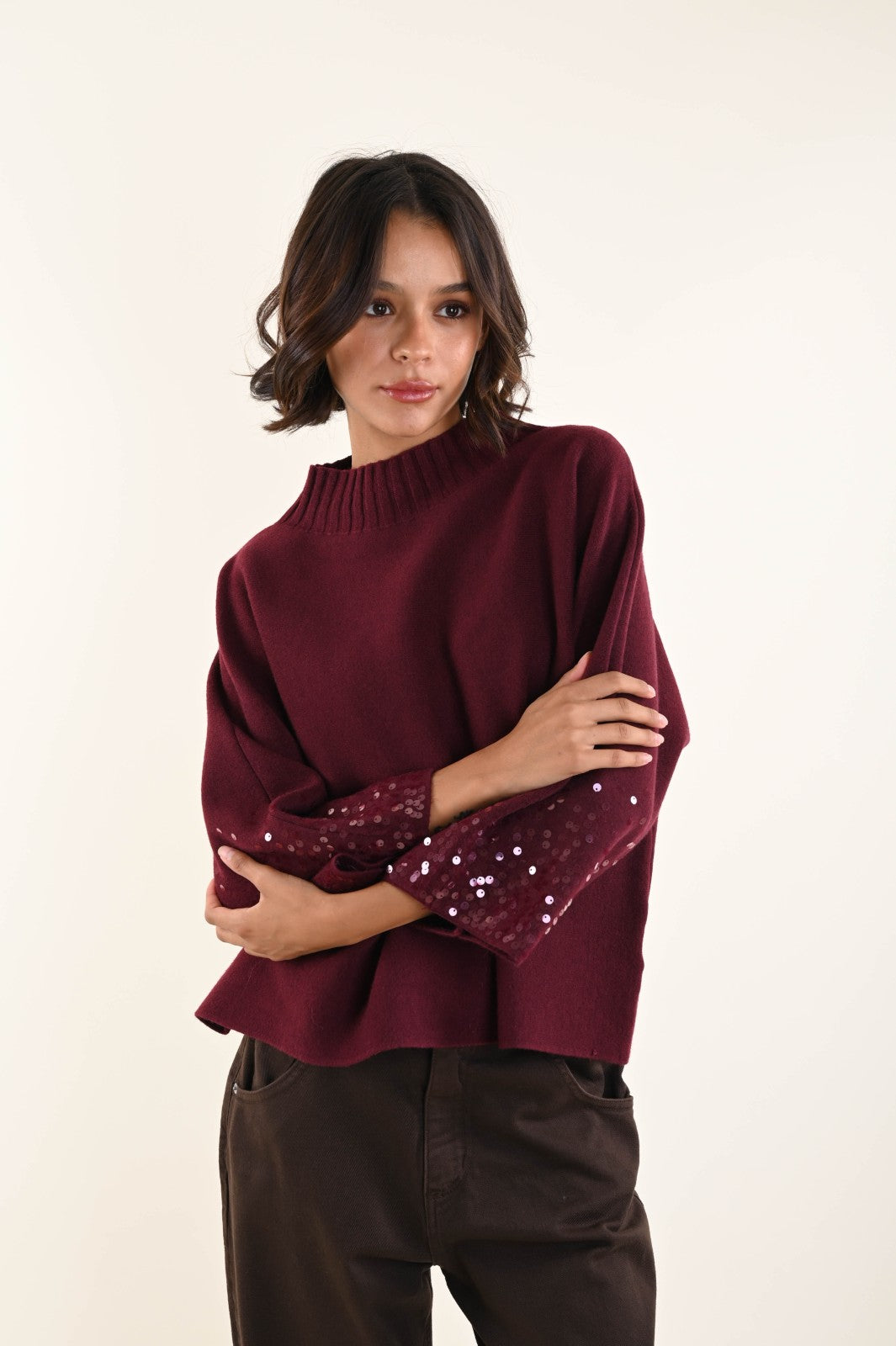 Maglia con maniche decorate da paillettes