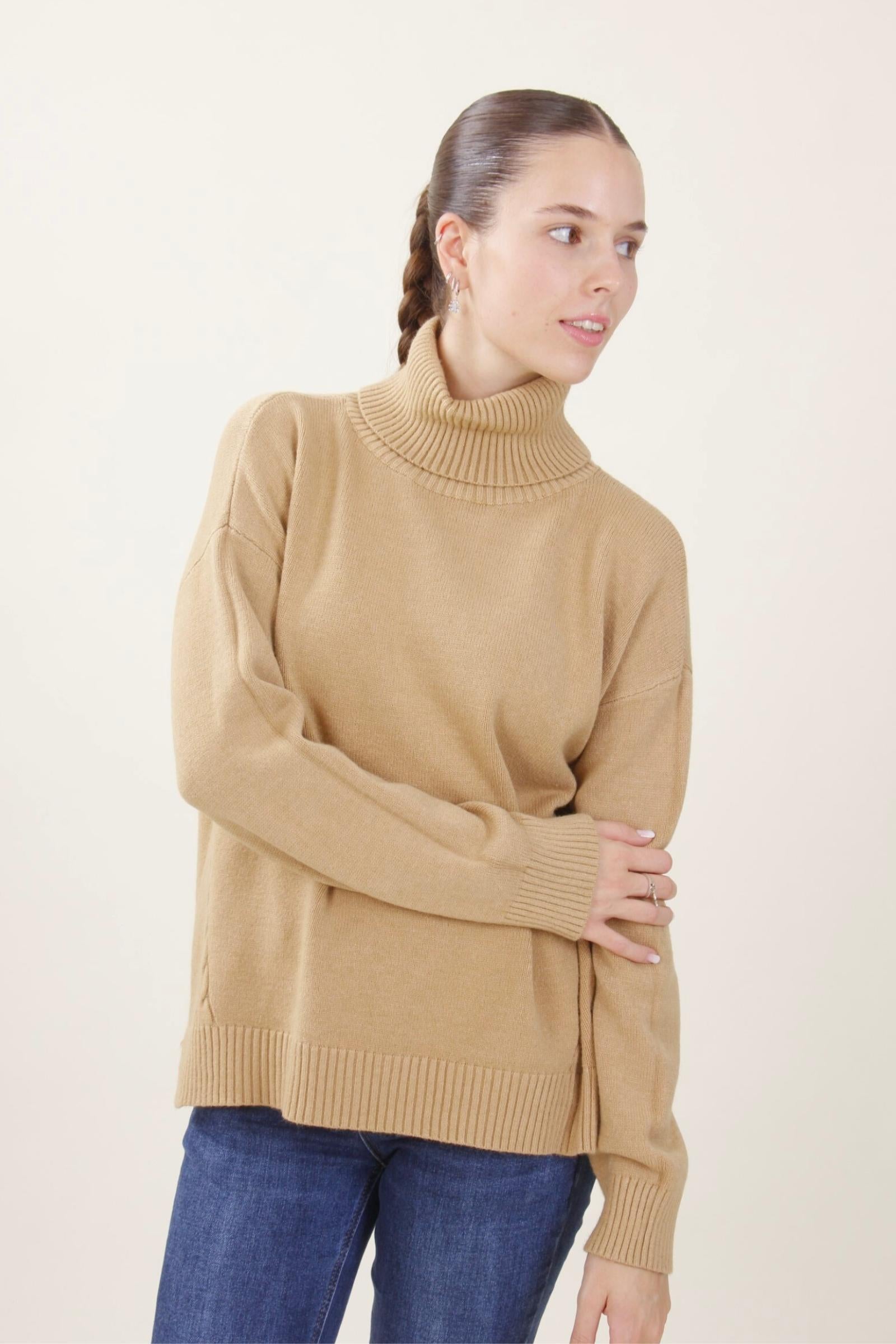 Maglione a collo alto con treccia