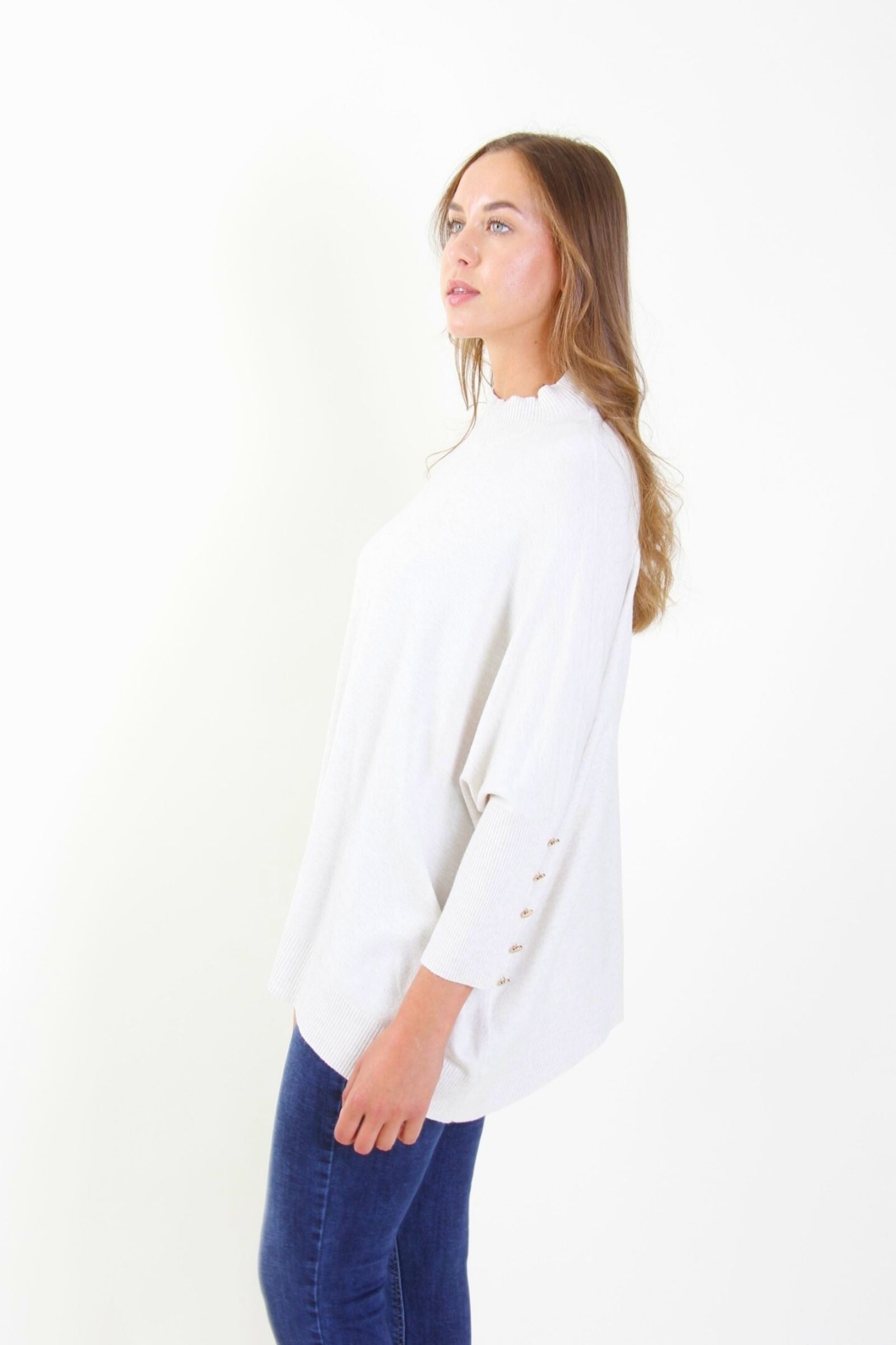 Maglia con bottoni decorativi
