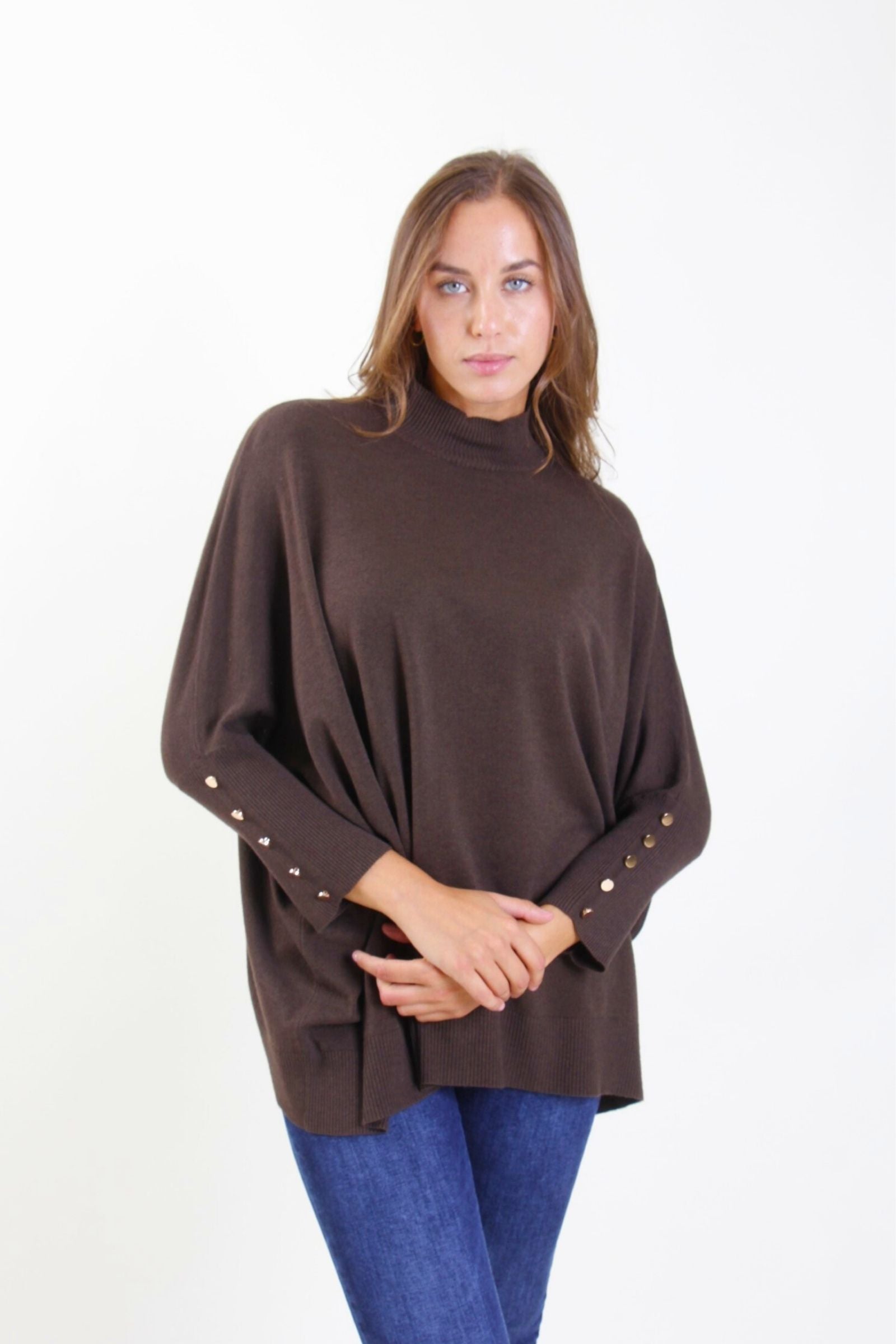 Maglia con bottoni decorativi