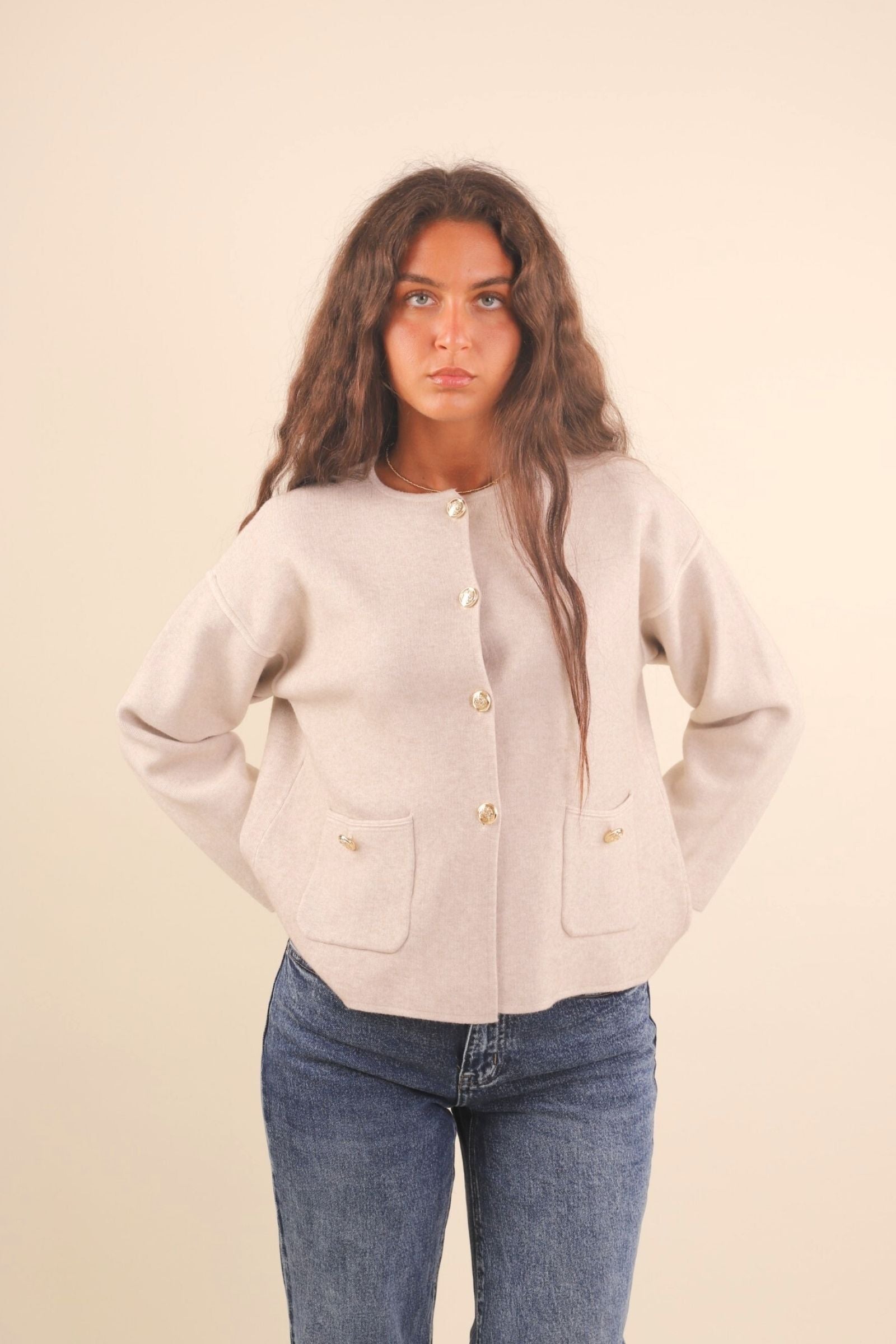 Cardigan con bottoni dorati