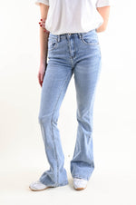 Carica l'immagine nel visualizzatore di Gallery, Jeans slim feat a campana
