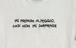 Carica l&#39;immagine nel visualizzatore di Gallery, T-Shirt &quot;Mi preparo al peggio così non mi sorprende&quot;
