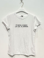 Carica l&#39;immagine nel visualizzatore di Gallery, T-Shirt &quot;Mi preparo al peggio così non mi sorprende&quot;
