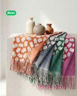 Load image into Gallery viewer, Pashmina reversibile con motivo a pecora
