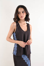 Carica l'immagine nel visualizzatore di Gallery, Top con scollo a V inserto in pizzo
