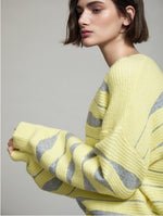 Carica l'immagine nel visualizzatore di Gallery, Maglione in maglia con motivo a onde intarsiate
