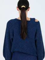 Load image into Gallery viewer, Maglione con scollo asimmetrico
