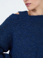 Load image into Gallery viewer, Maglione con scollo asimmetrico
