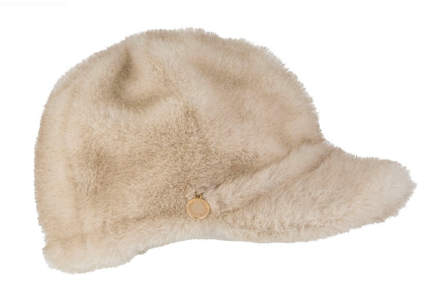 Cappello con visiera in ecopelliccia