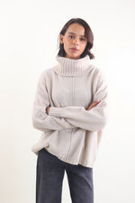 Load image into Gallery viewer, Maglione con collo alto a coste
