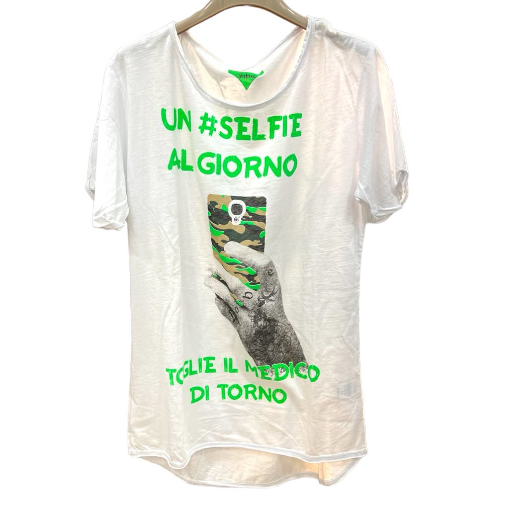 T-shirt "Un# selfie al giorno"