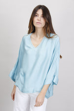 Load image into Gallery viewer, BLUSA DETTAGLI IN LUREX SCOLLO A V
